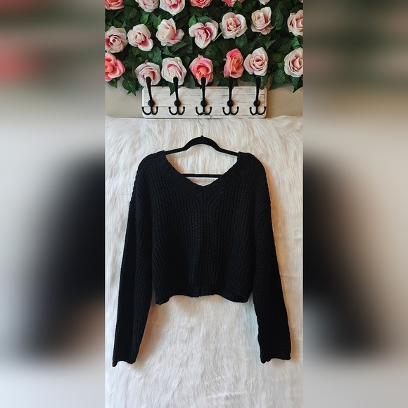 UK2LA Double V Thick Knit Button-Up Cropped Cardigan (NWOT) - Picture 3 of 6